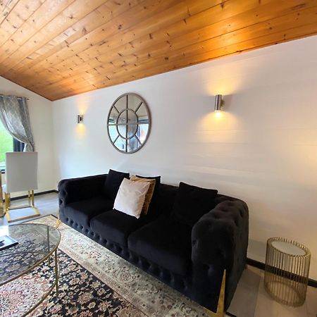 Magpie 2 Hot Tub Huntersmoon-Warminster-Longleat-Wiltshire Villa ภายนอก รูปภาพ