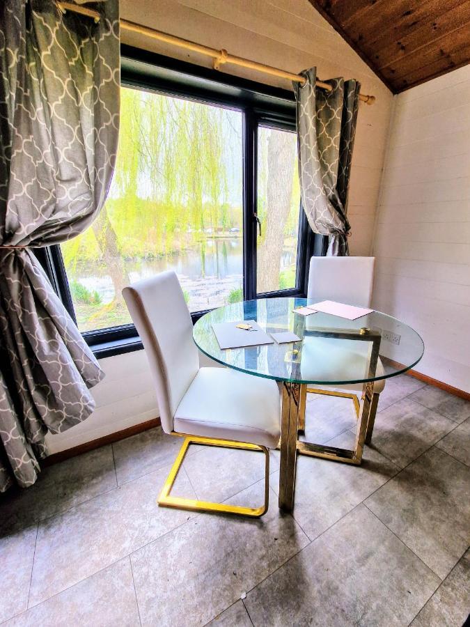 Magpie 2 Hot Tub Huntersmoon-Warminster-Longleat-Wiltshire Villa ภายนอก รูปภาพ