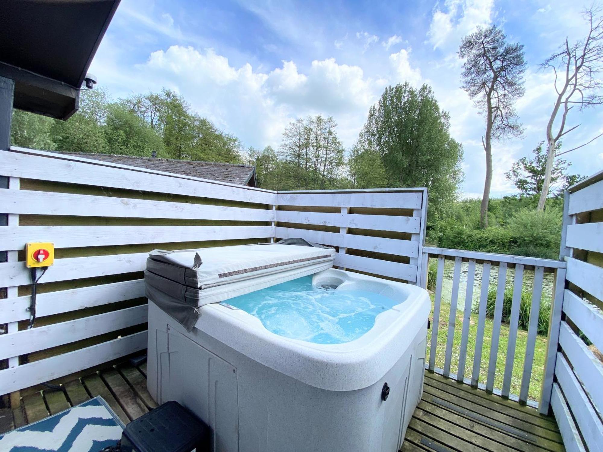 Magpie 2 Hot Tub Huntersmoon-Warminster-Longleat-Wiltshire Villa ภายนอก รูปภาพ